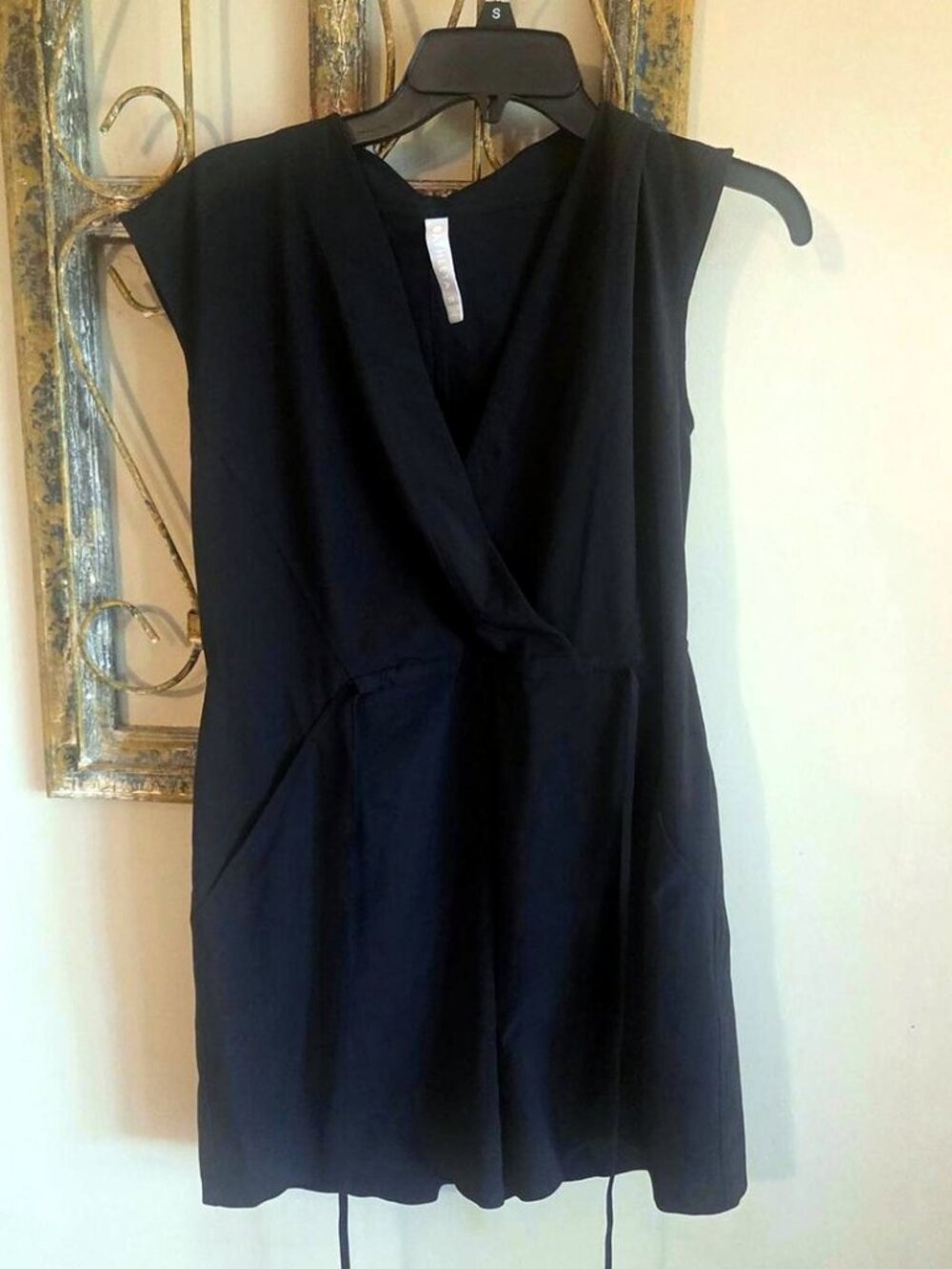 Athleta Black Tie Waist Romper Sleeveless Surplice Size XS